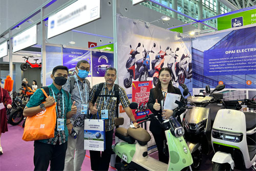 Customers liked our electric bicycle GB-21 very much at the 2023 Autumn Canton Fair Motorcycle Exhibition