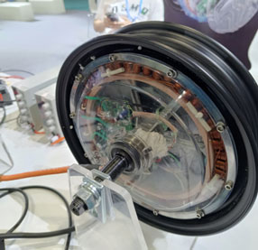 Oil-cooled motor